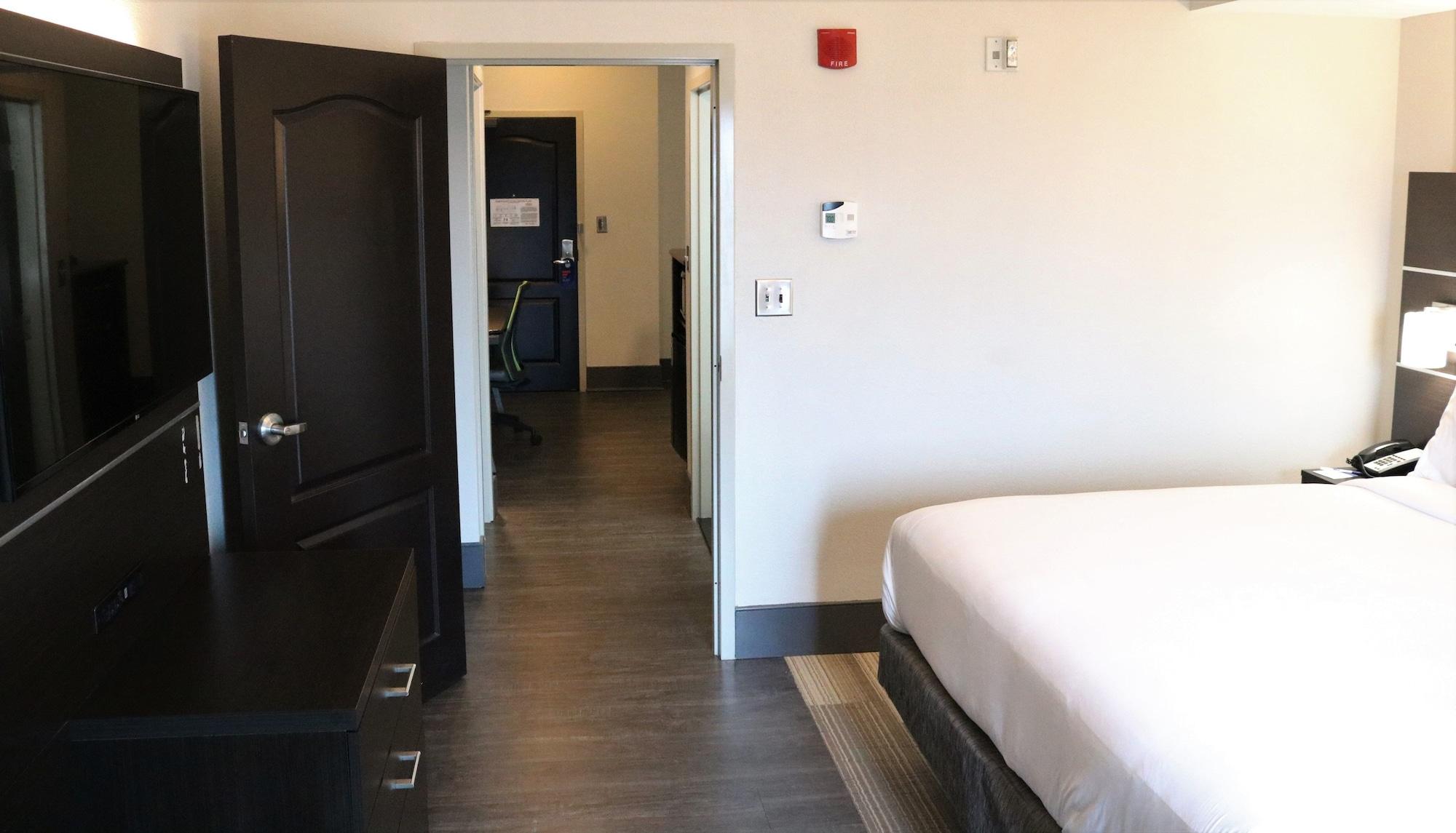 Holiday Inn Express Hotel & Suites Columbia-Fort Jackson By Ihg Екстер'єр фото